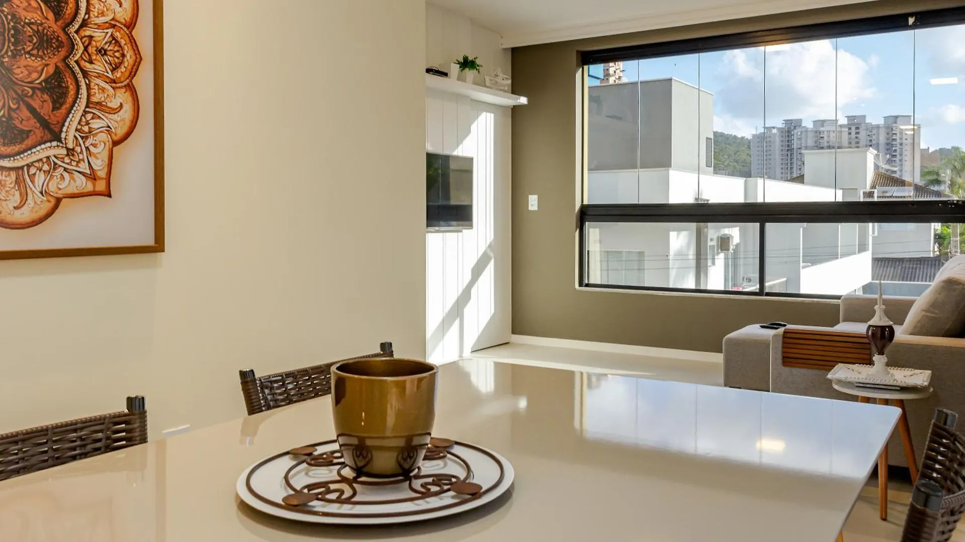 Ap C/ Terraco, 2 Quadras Da Praia Em Itapema P1771 location